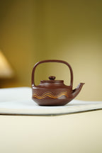 范泽锋高徒·邱爽紫砂潜力臻品《玉壁提梁壶》是您礼藏双绝的高端艺术重器👍  ——原矿优质老紫泥·190cc