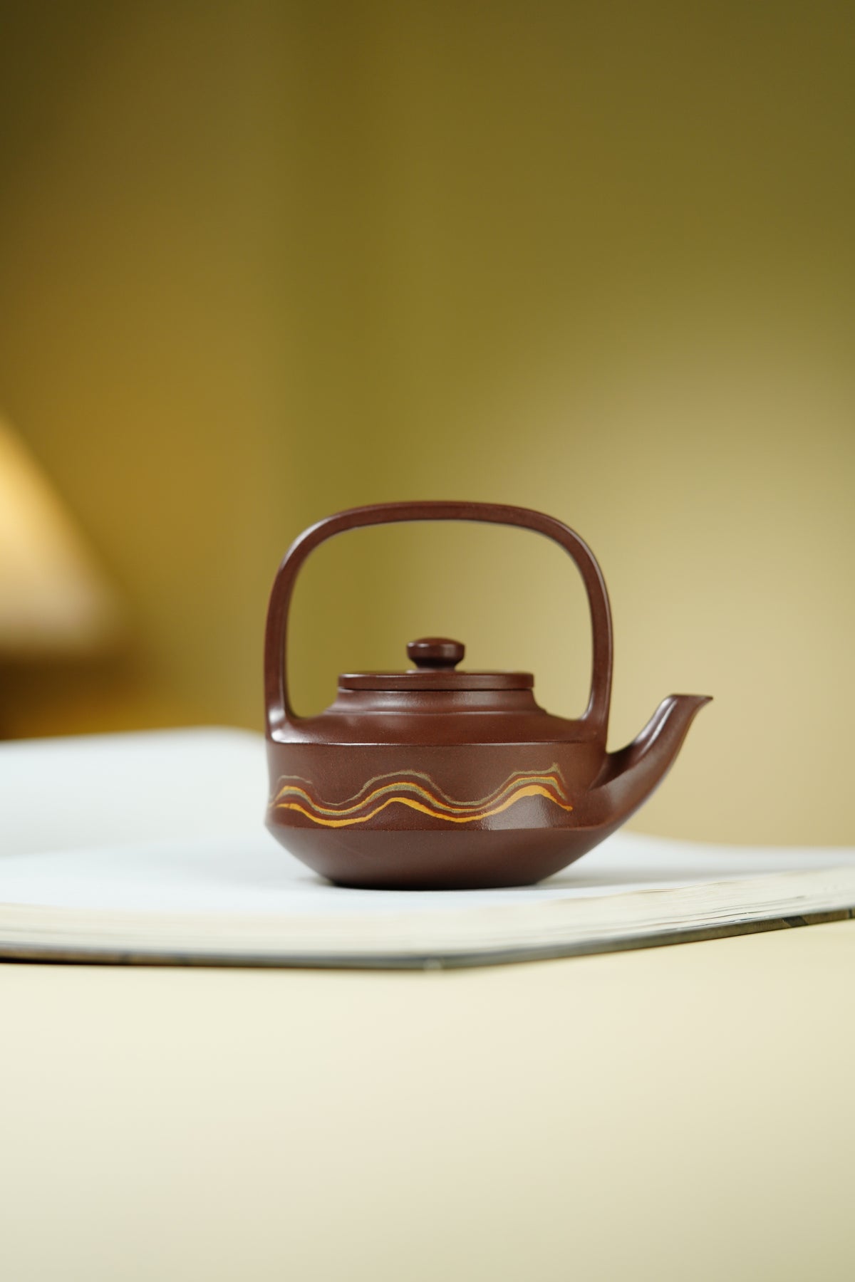 范泽锋高徒·邱爽紫砂潜力臻品《玉壁提梁壶》是您礼藏双绝的高端艺术重器👍  ——原矿优质老紫泥·190cc