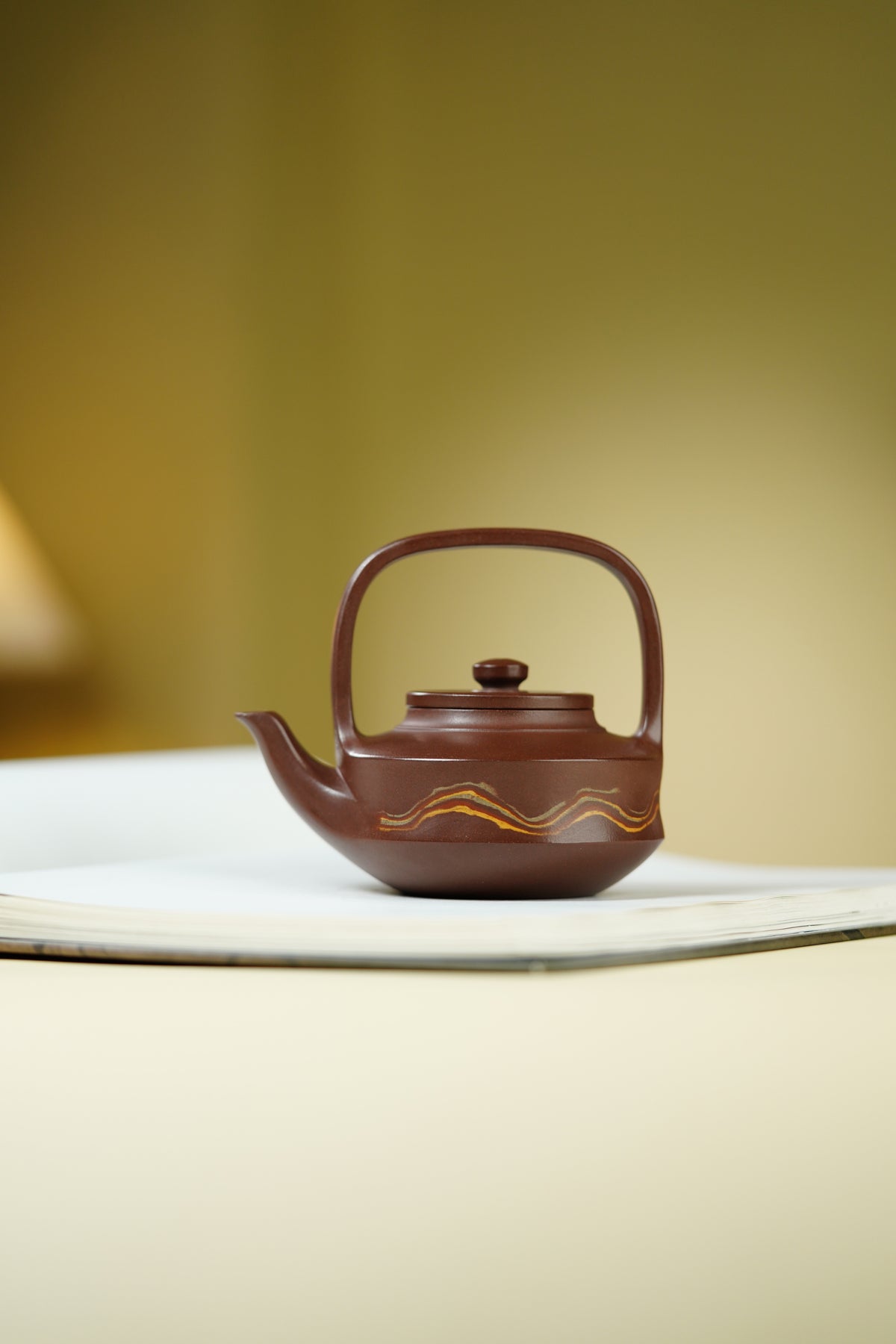 范泽锋高徒·邱爽紫砂潜力臻品《玉壁提梁壶》是您礼藏双绝的高端艺术重器👍  ——原矿优质老紫泥·190cc