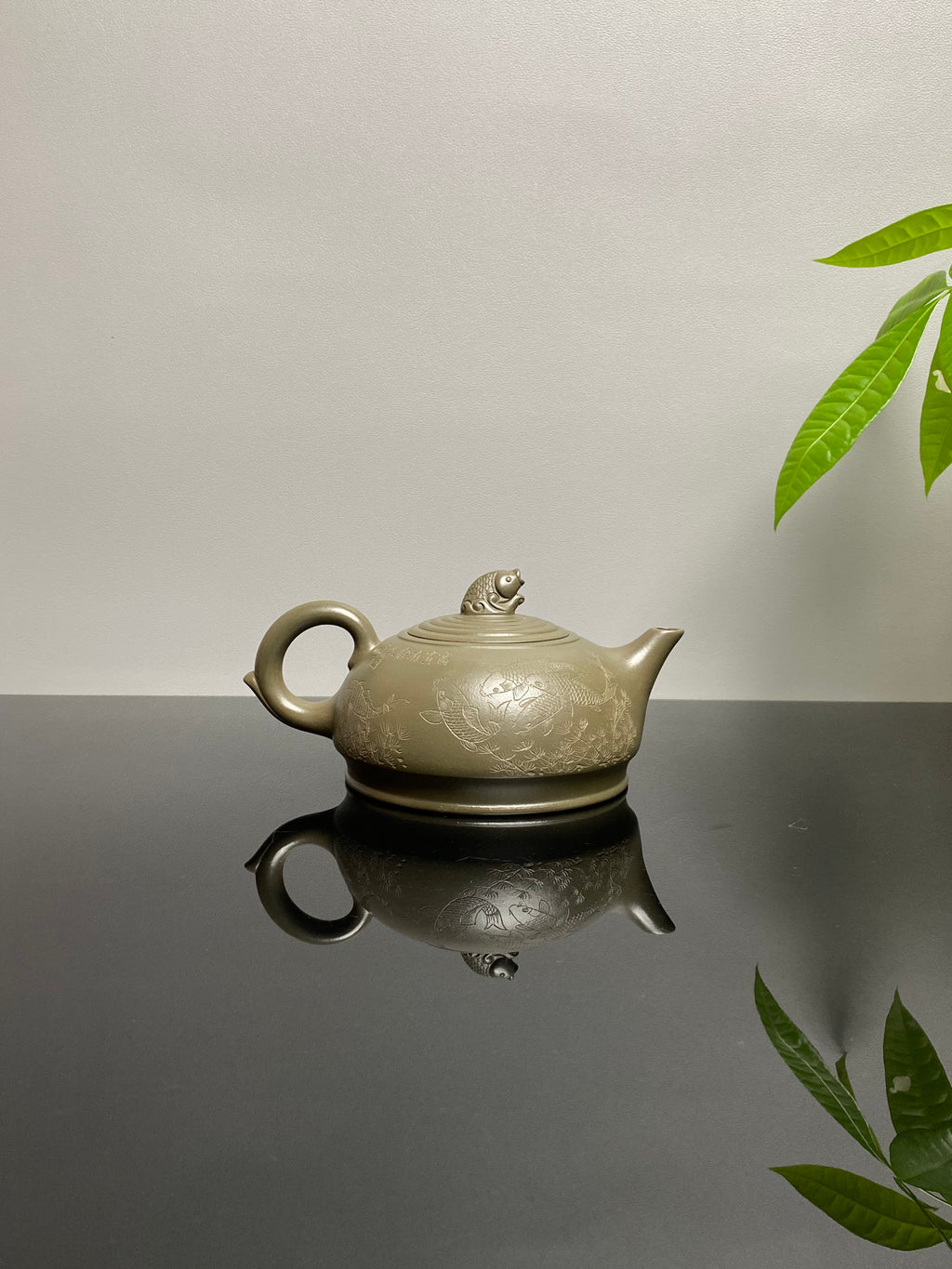 蒋蓉之女 传世花器｜蒋艺华·非遗紫砂巅峰重器《涟漪壶》收藏传世·高端礼赠艺术珍品！  ——原矿优质古玉青段·430cc（入册款代表作）