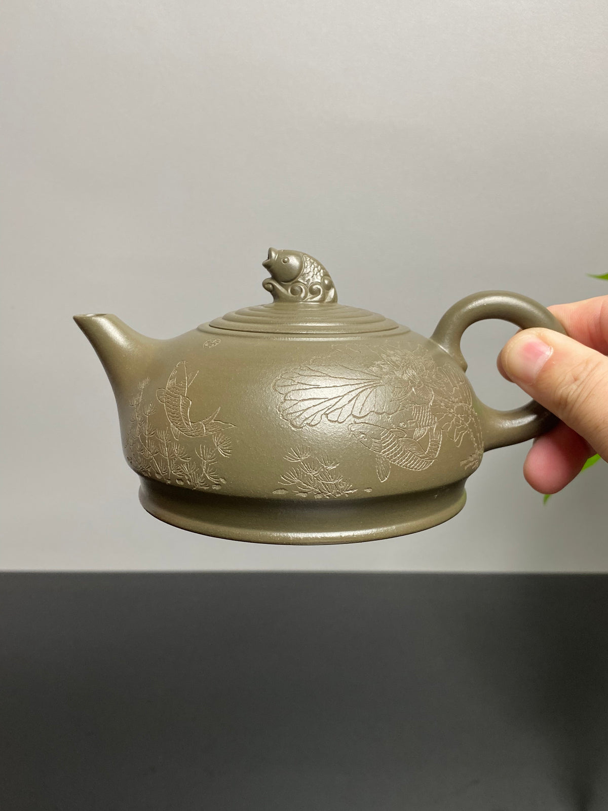 蒋蓉之女 传世花器｜蒋艺华·非遗紫砂巅峰重器《涟漪壶》收藏传世·高端礼赠艺术珍品！  ——原矿优质古玉青段·430cc（入册款代表作）