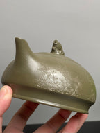 蒋蓉之女 传世花器｜蒋艺华·非遗紫砂巅峰重器《涟漪壶》收藏传世·高端礼赠艺术珍品！  ——原矿优质古玉青段·430cc（入册款代表作）