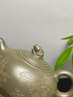 蒋蓉之女 传世花器｜蒋艺华·非遗紫砂巅峰重器《涟漪壶》收藏传世·高端礼赠艺术珍品！  ——原矿优质古玉青段·430cc（入册款代表作）