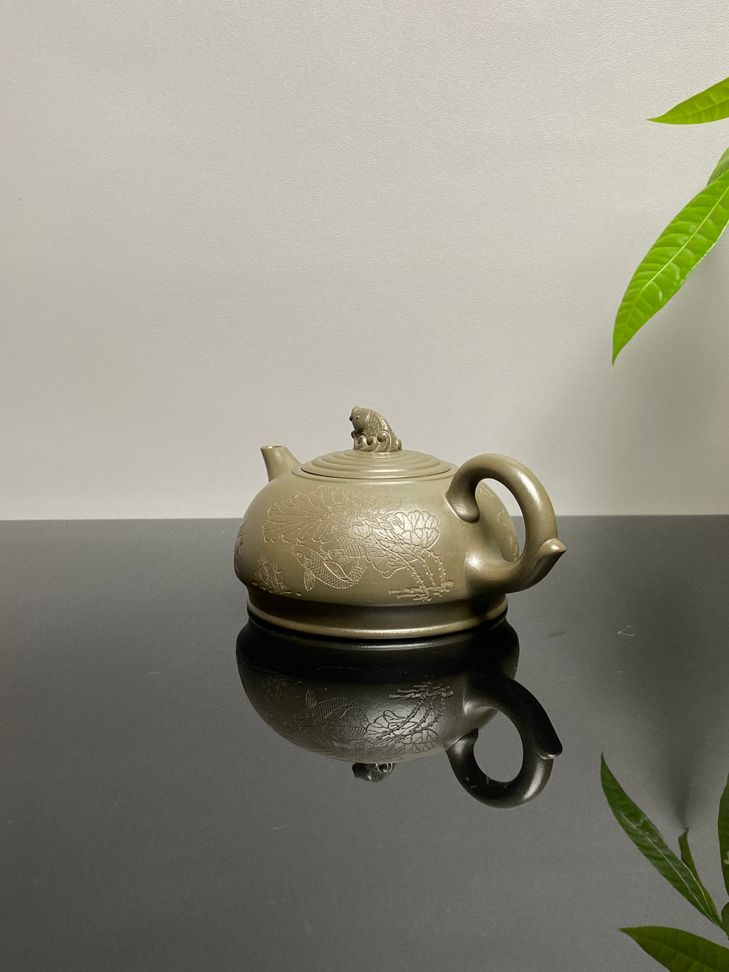 蒋蓉之女 传世花器｜蒋艺华·非遗紫砂巅峰重器《涟漪壶》收藏传世·高端礼赠艺术珍品！  ——原矿优质古玉青段·430cc（入册款代表作）