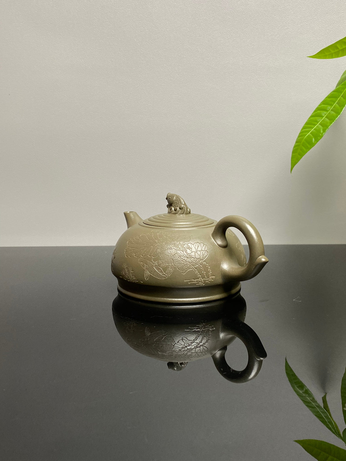 蒋蓉之女 传世花器｜蒋艺华·非遗紫砂巅峰重器《涟漪壶》收藏传世·高端礼赠艺术珍品！  ——原矿优质古玉青段·430cc（入册款代表作）