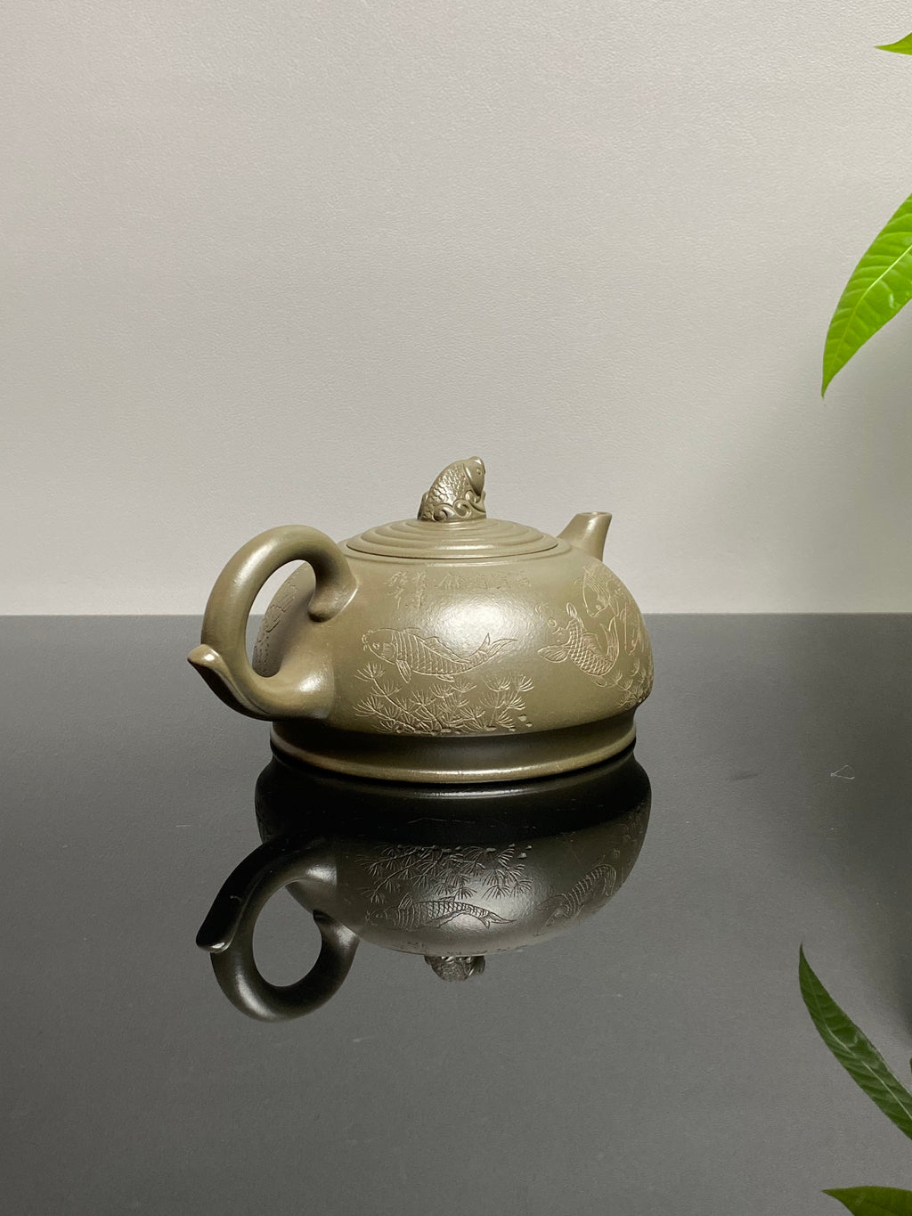 蒋蓉之女 传世花器｜蒋艺华·非遗紫砂巅峰重器《涟漪壶》收藏传世·高端礼赠艺术珍品！  ——原矿优质古玉青段·430cc（入册款代表作）