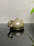蒋蓉之女 传世花器｜蒋艺华·非遗紫砂巅峰重器《涟漪壶》收藏传世·高端礼赠艺术珍品！  ——原矿优质古玉青段·430cc（入册款代表作）