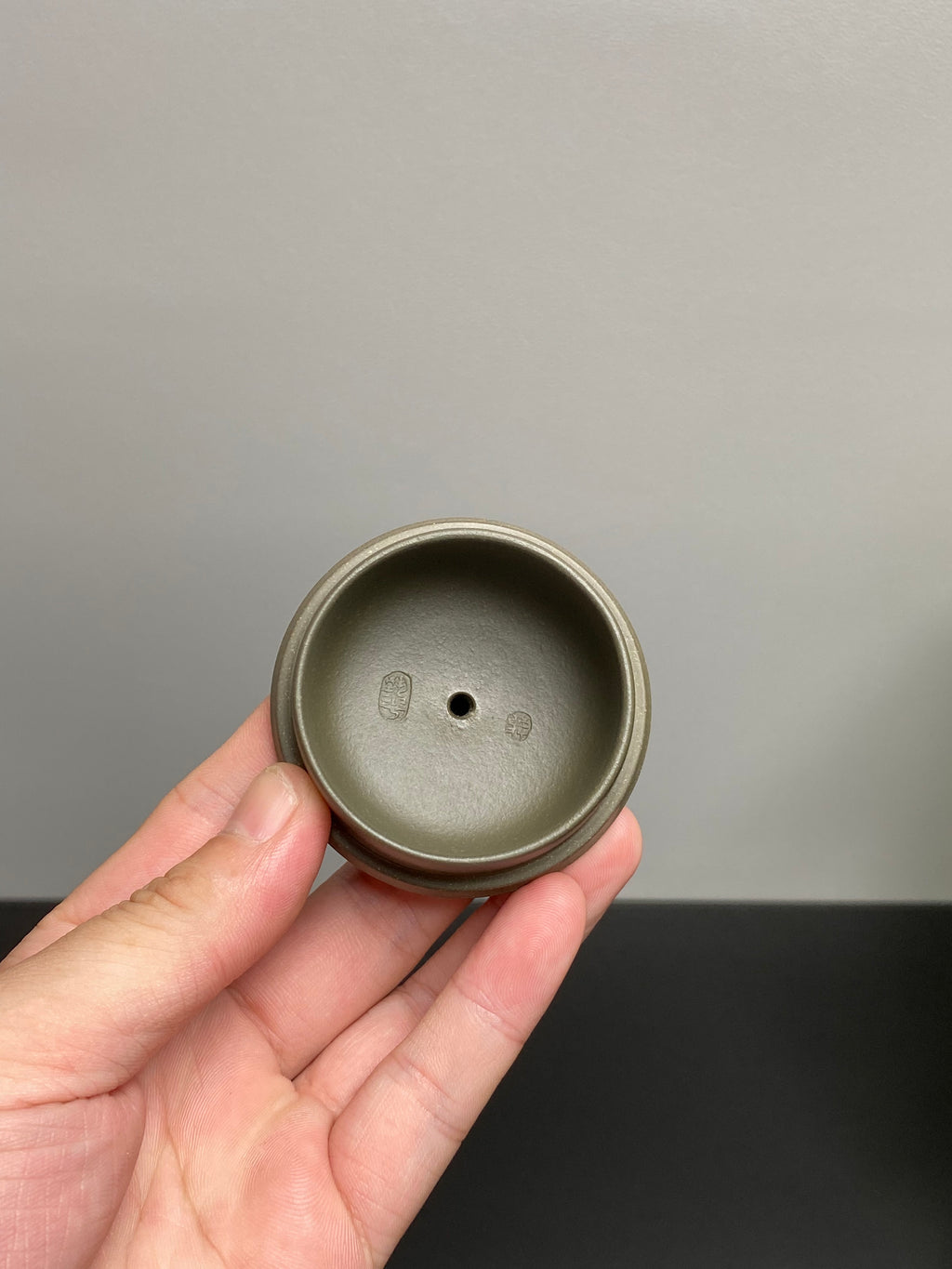 蒋蓉之女 传世花器｜蒋艺华·非遗紫砂巅峰重器《涟漪壶》收藏传世·高端礼赠艺术珍品！  ——原矿优质古玉青段·430cc（入册款代表作）
