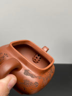 紫砂界山水陶刻标杆｜陈宏林大师传世巅峰臻品【正四方壶】收藏送礼·双绝重器! ——原矿优质底槽清·150cc